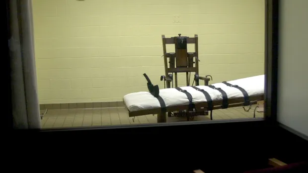 Thống đốc Oklahoma ân xá tử tù vào phút chót